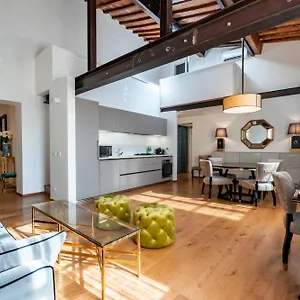 https://at-home-santacroce.it-tuscanyhotel.com
